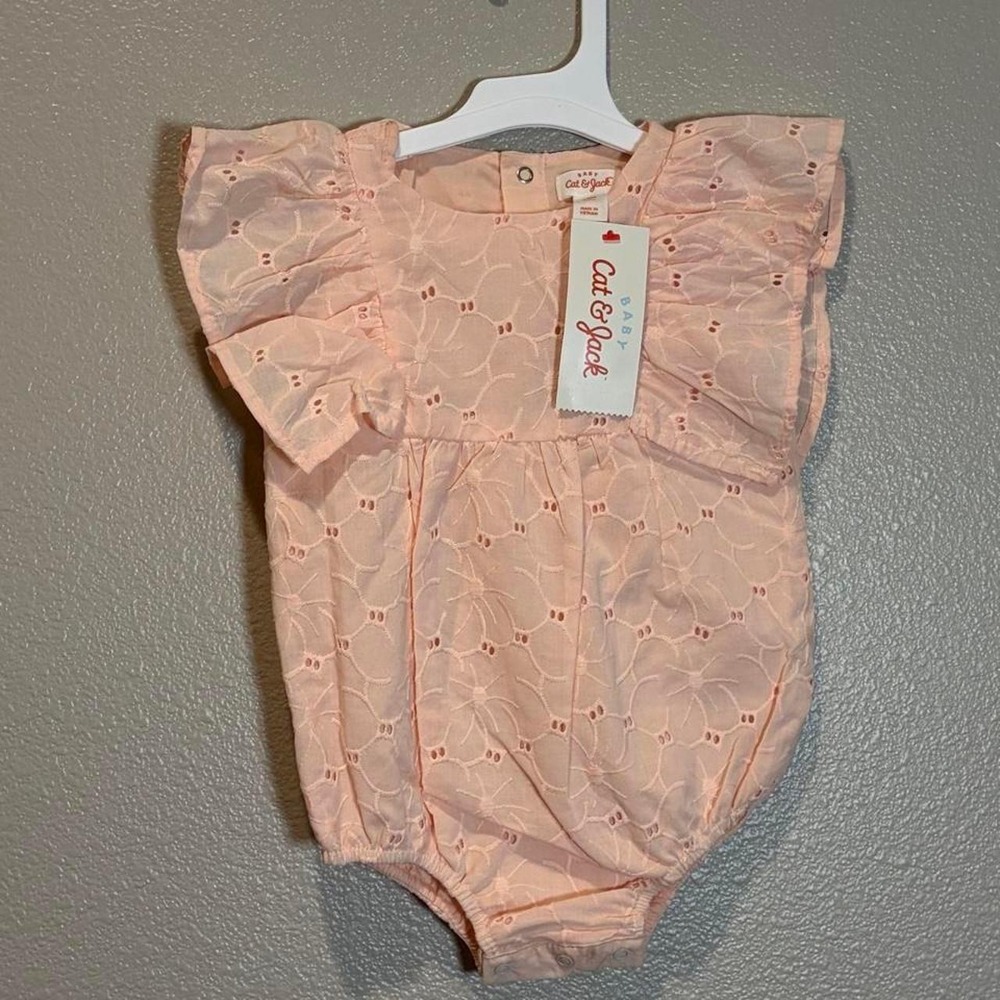 Cat & Jack Baby Girls Eyelet Flutter Sleeve Romper Light Peach 12M NWT